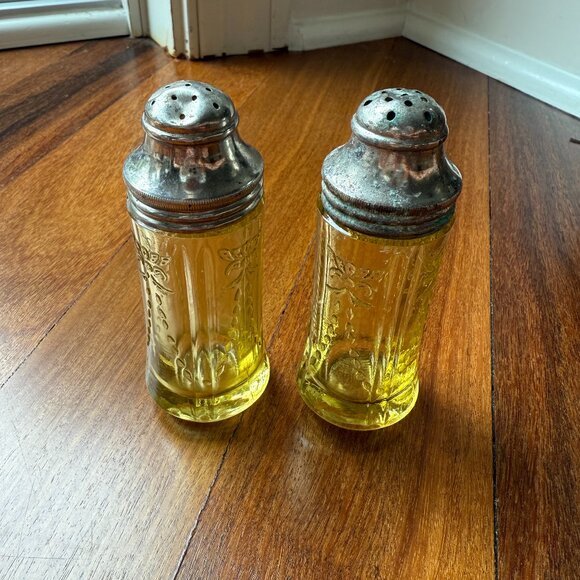 Federal Depression Glass Salt and Pepper Madrid Amber Set - Picture 2 of 5